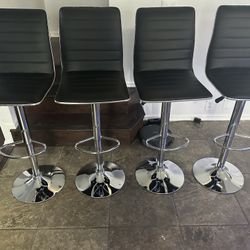 Brand New In Box / Set Of 4 black Bar Stools (executives) / black Pub Stools / Adjustable Height And Swivel / Price Is Firm / Pick Up Only 