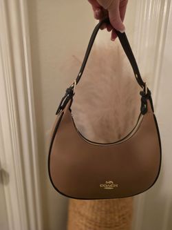 Womans trendy Handbag