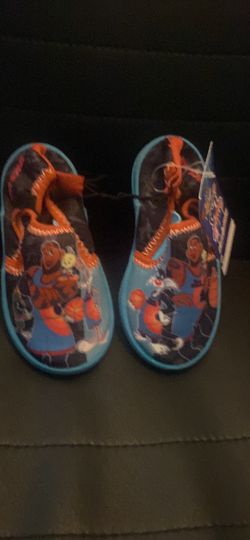 Boys water shoes size 5-6