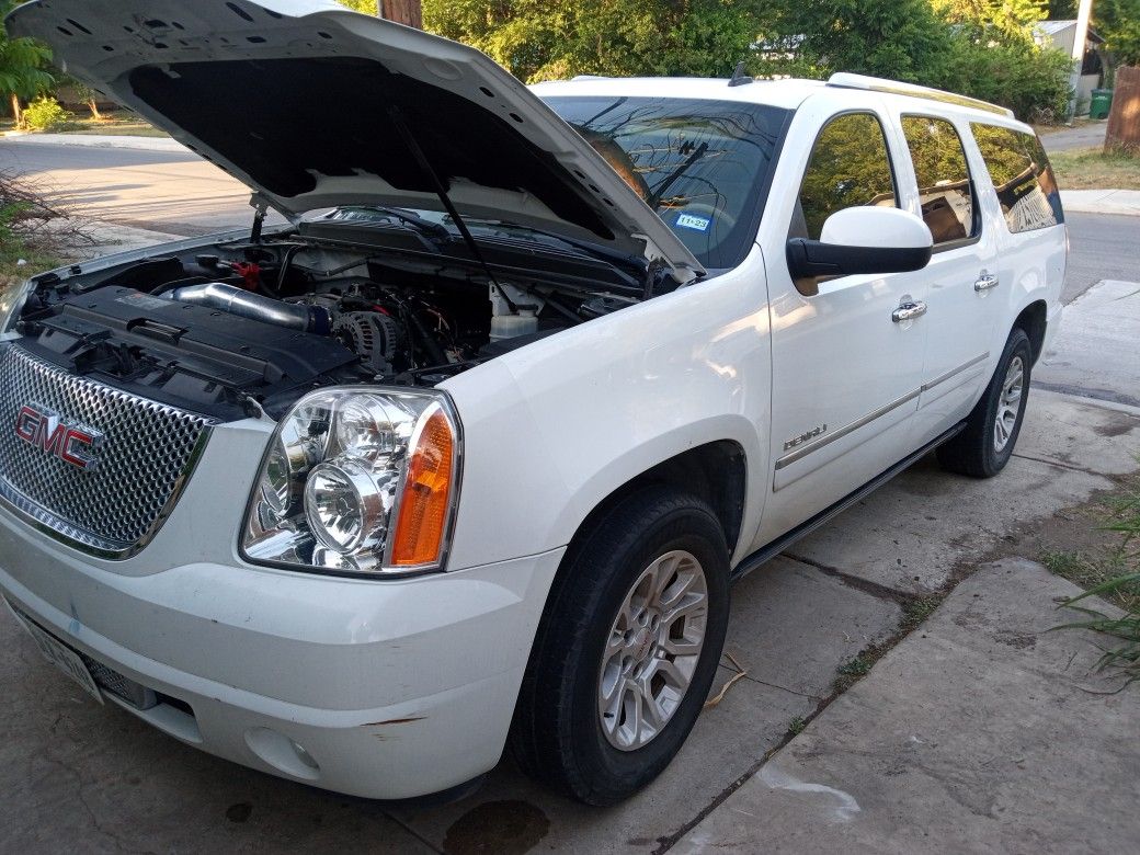 2010 GMC Yukon Denali
