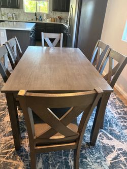 Dining table with 6 chairs - Gray