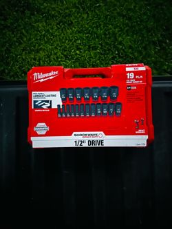 Milwaukee Shockwave 19-Piece 1/2" Drive Impact Socket Set