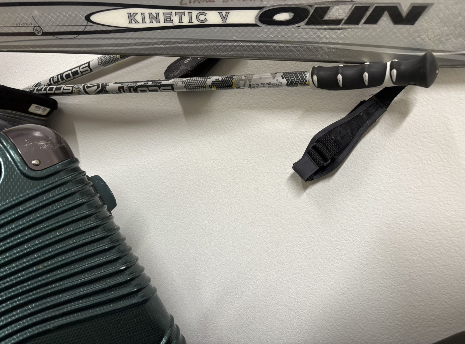 Olin kinetic V Skis With Salomon Bindings