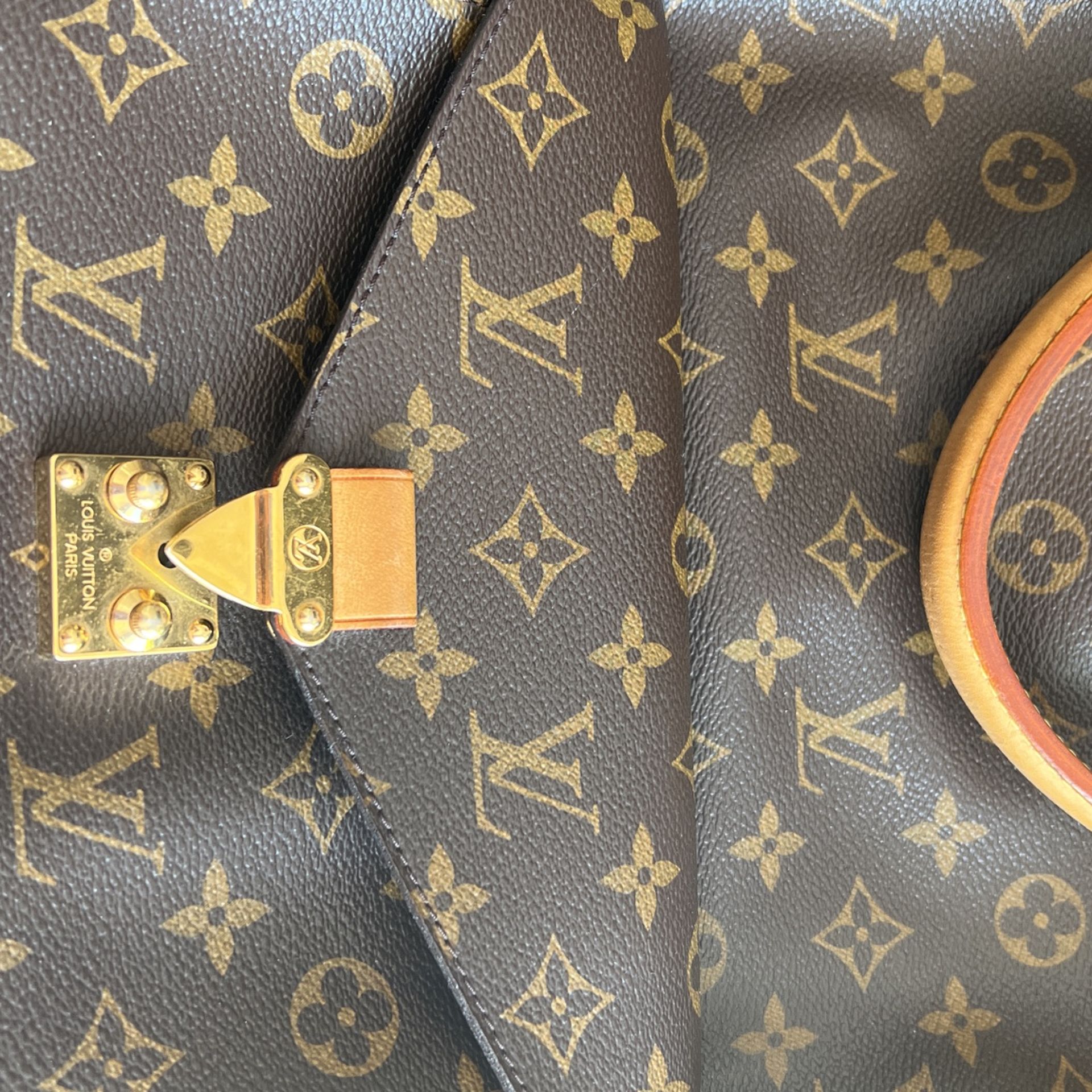 Louis Vuitton Monogram Empreinte S-lock Gold Buckle Ladies Single Handle Shoulder  Bag in Embossed Soft Grain Leather for Sale in Portland, OR - OfferUp