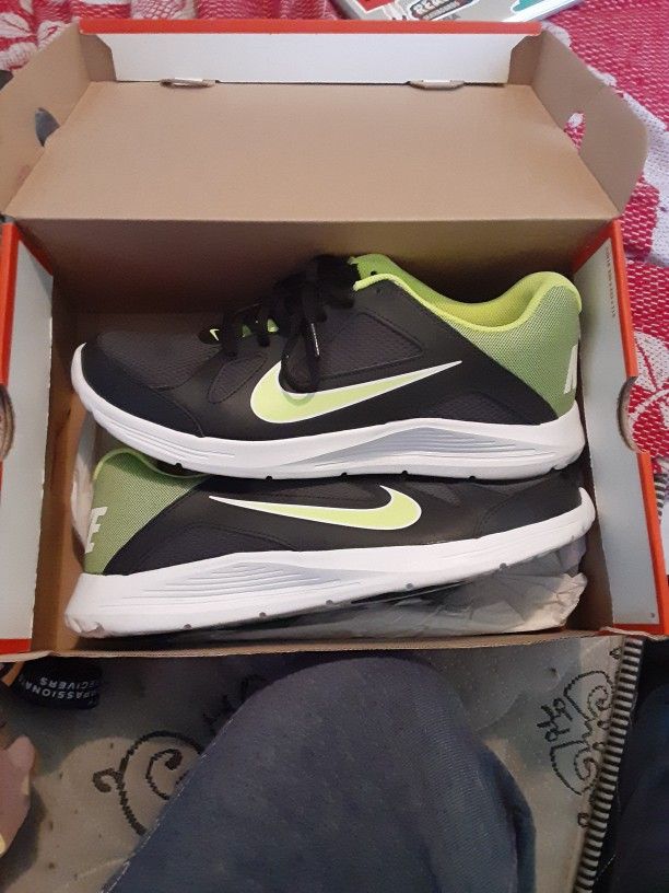 Nike 10.5 Shoes
