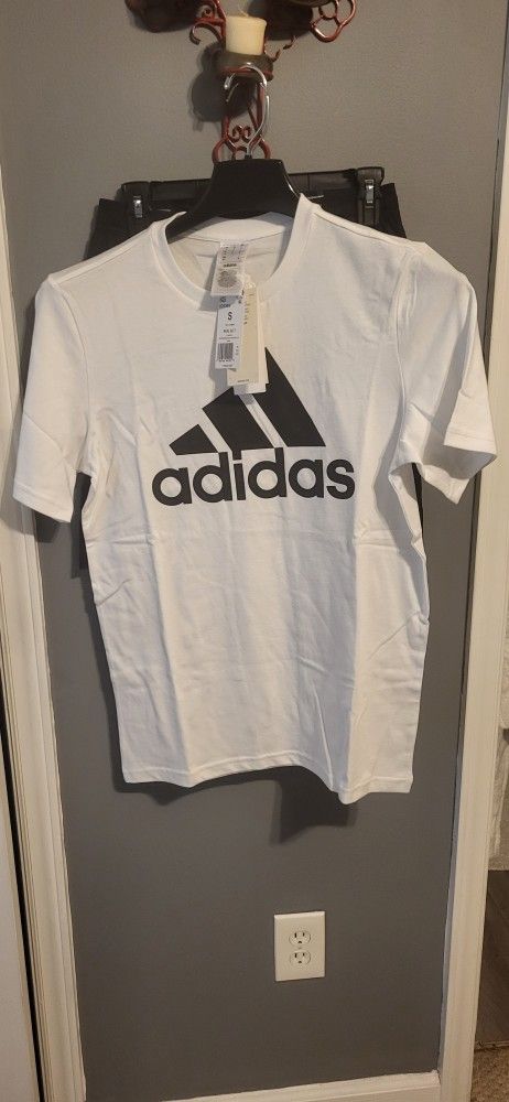 Brand New Mens ADIDAS  Short Set