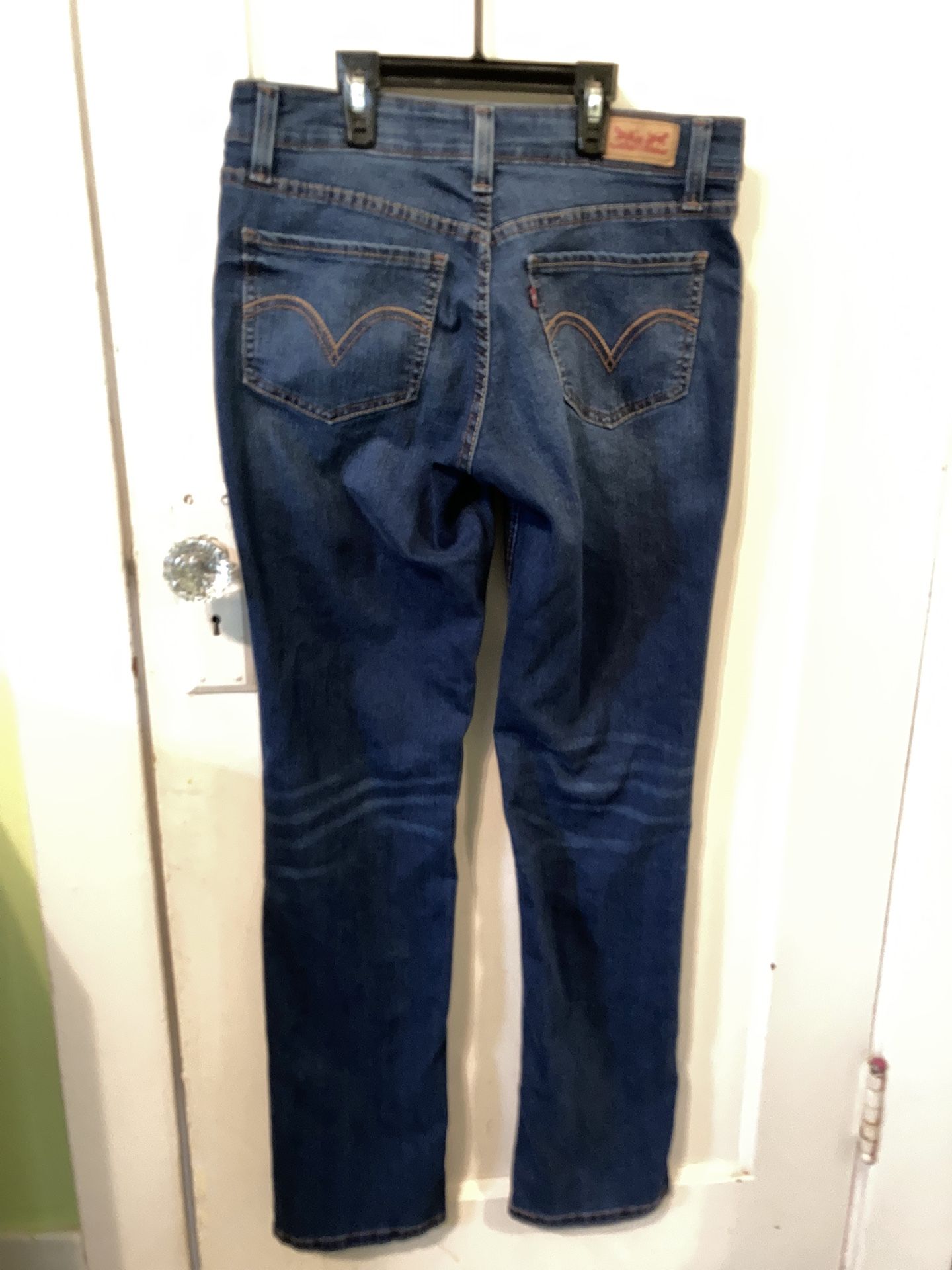 Ladies Size 5 Levi’s 
