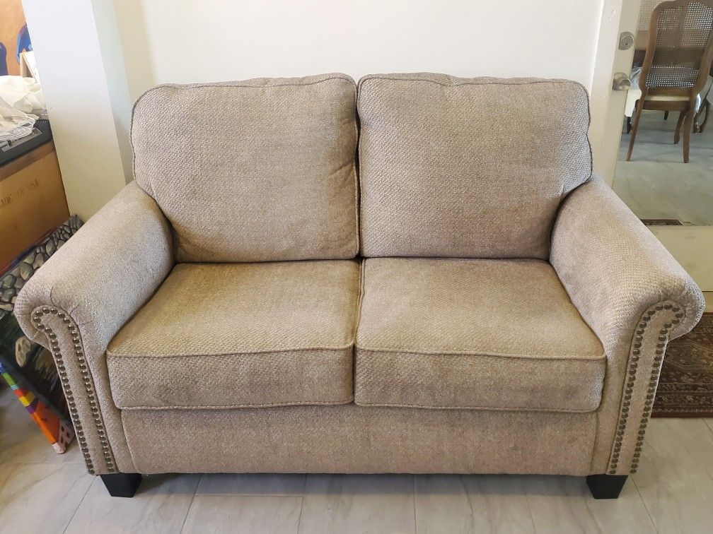 Beige/Gray Couch for Sale in Albuquerque, NM OfferUp