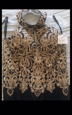 New winter formal or prom dress never worn paid over 300