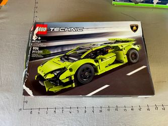LEGO TECHNIC LAMBORGHINI HURACAN, 42161, 806 PCS, sealed bags but damaged box