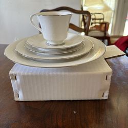 White Carico Fine China Chantilly 7953