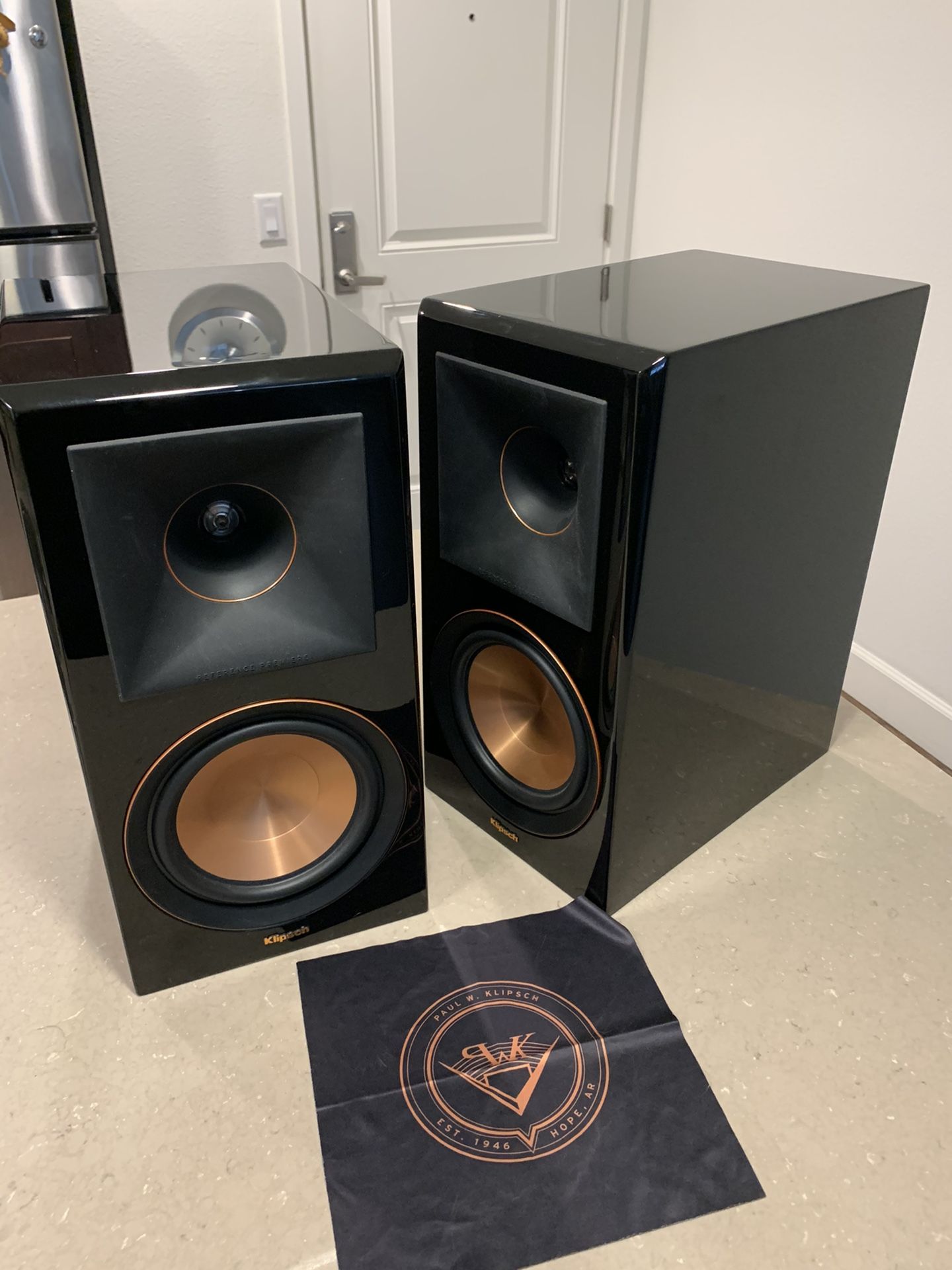 Klipsch RP-600M. Piano black
