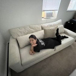 Kroehler Massive Couch With Pillows 
