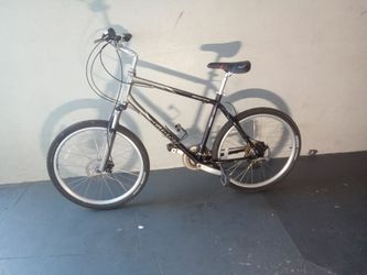 BICYCLE GIANT 21 SPEED SIZE 26 BRAND NEW