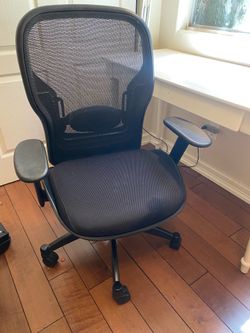 Office desk chair : mesh back, adjustable lumbar support/ height & arms. Black. . Comfortable!!!