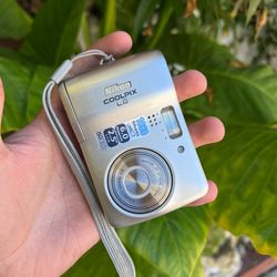 Nikon COOLPIX L5 Digital Camera