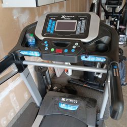 1,000$ Brand New Top Of The Line Treadmill 