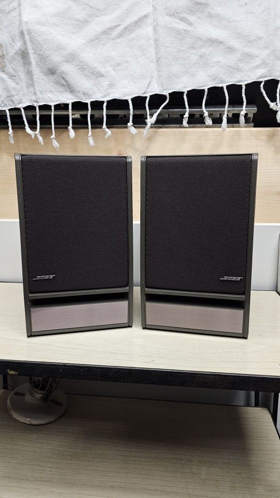 BOSE 141 Speakers