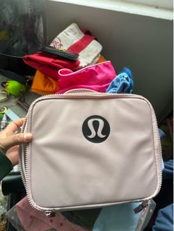 Lululemon lunch box in pink