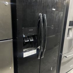 frigidaire  side by side refrigerator  new black 