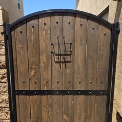 Side Gate