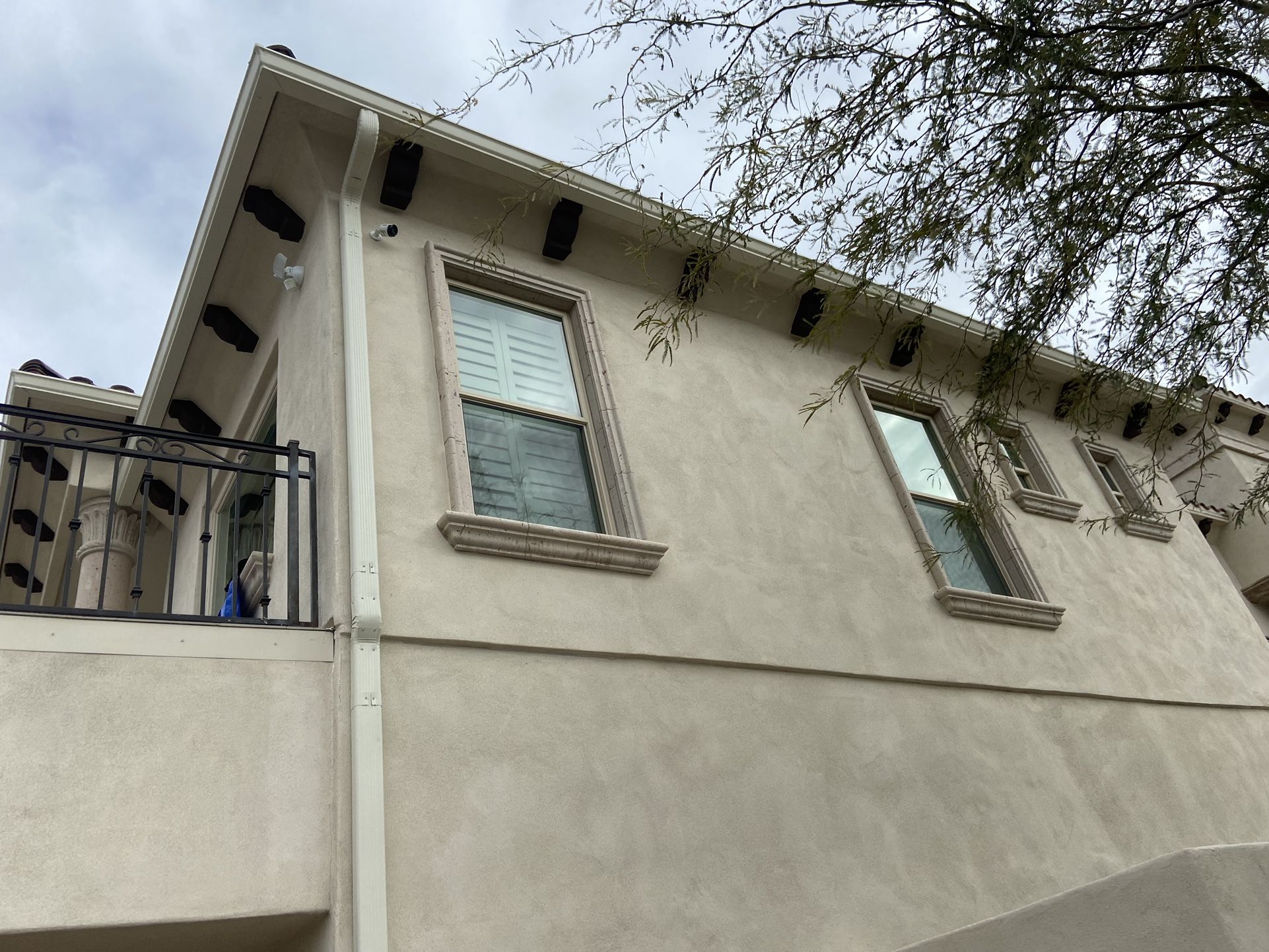 Seamless rain gutters