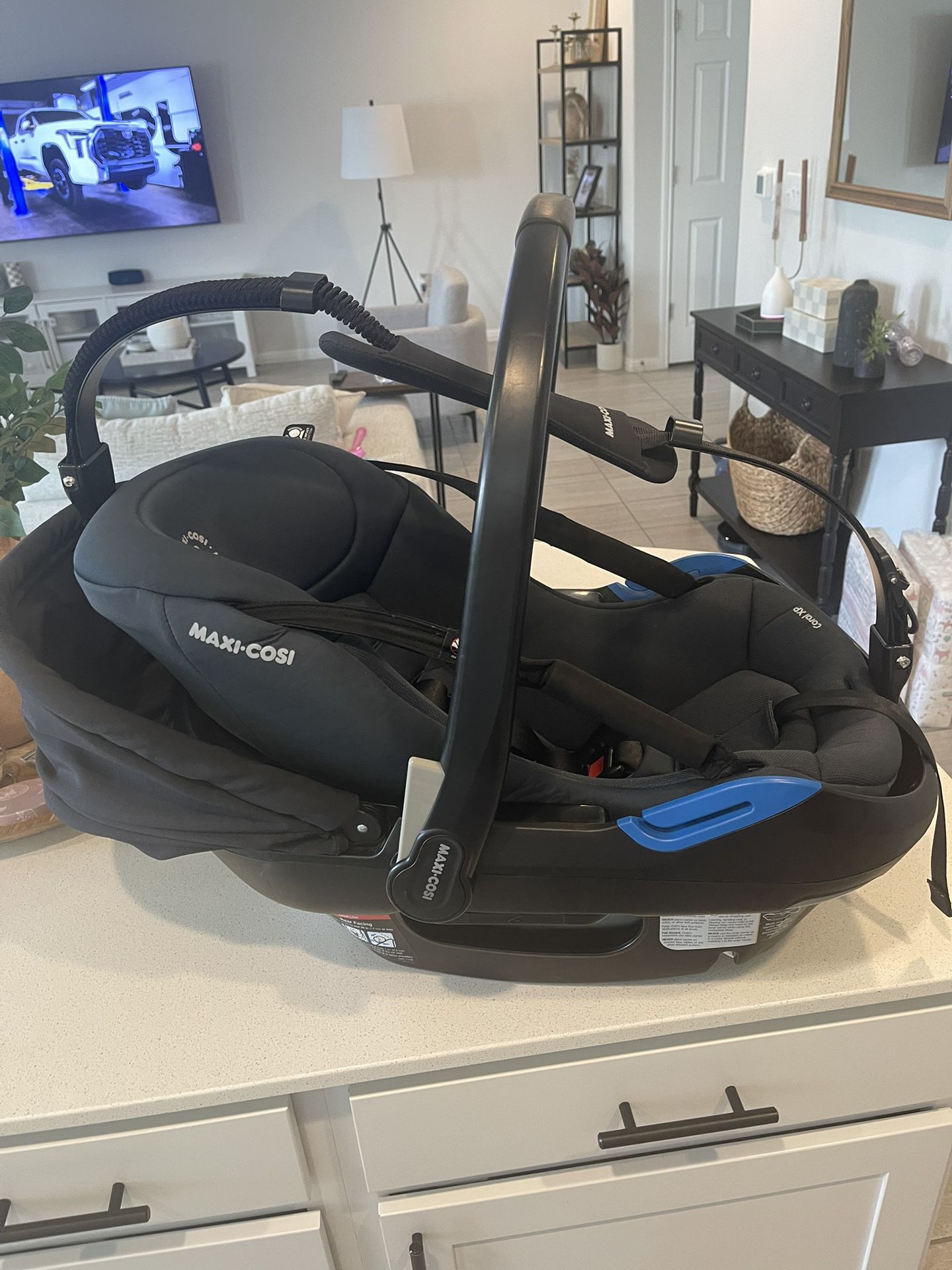 Infant Car Seat By Maxi Cosi 200.00 