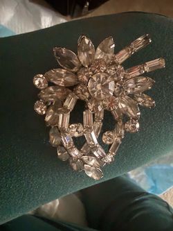Vintage Rhinestone Crystal Brooch Pin