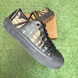 Burberrys Size 10!!!