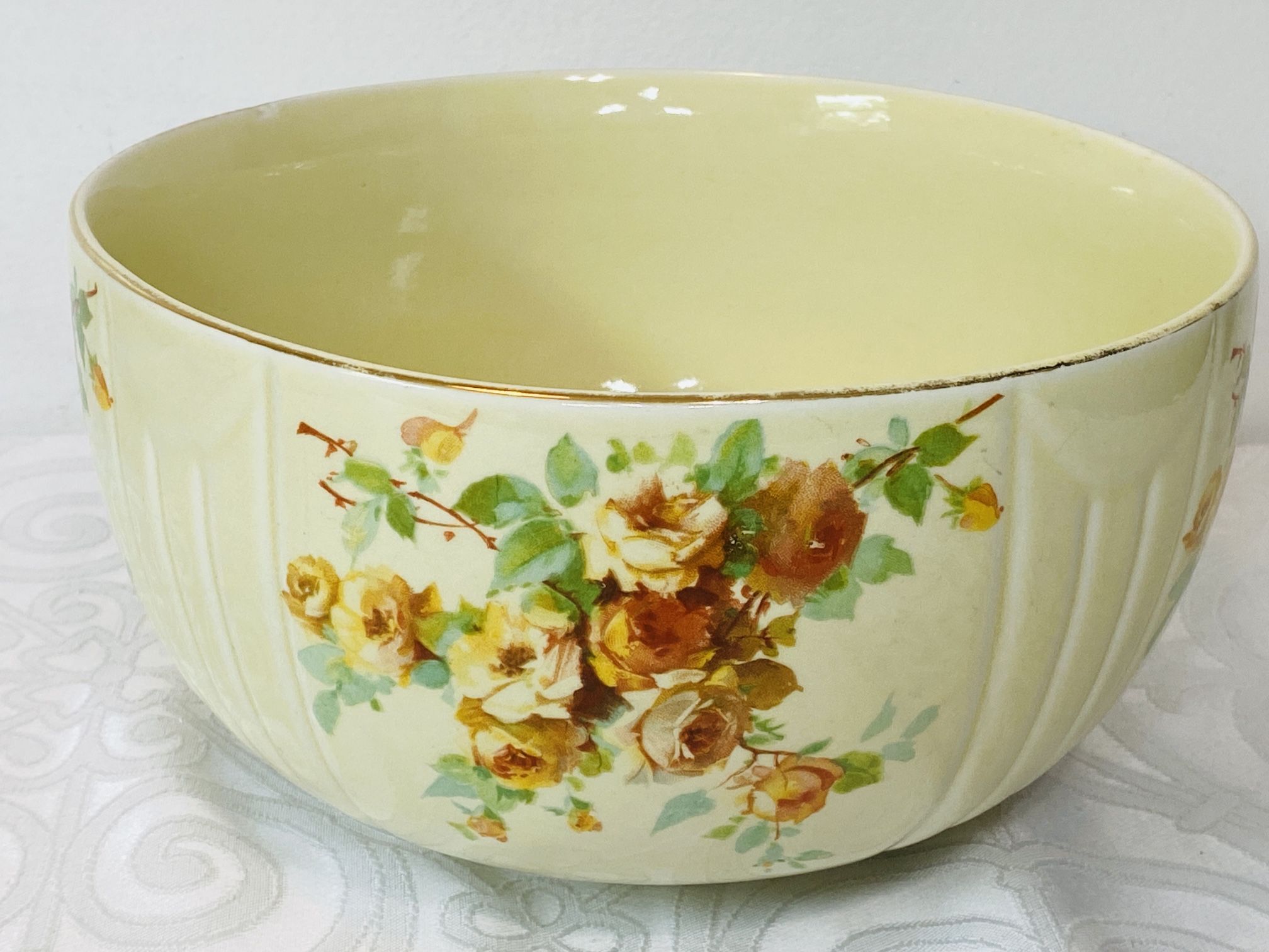 RARE VNTG HALL SUPERIOR QUALITY KITCHENWARE Radiance Yellow Rose 8 5/8" Bowl