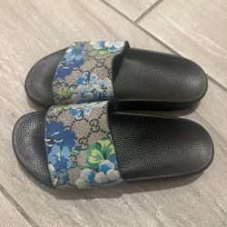 Woman’s Shoes 