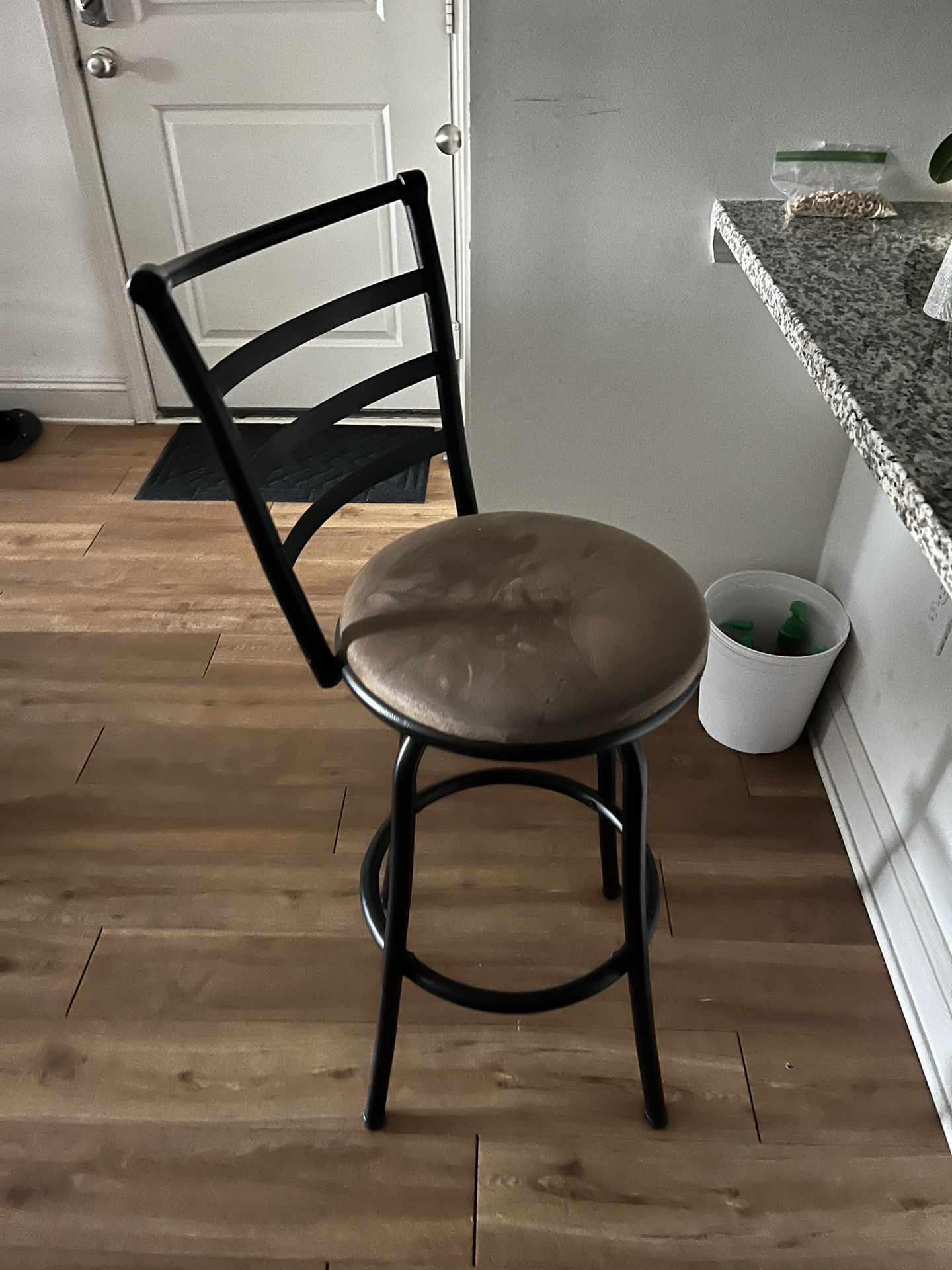 Swivel Bar stool