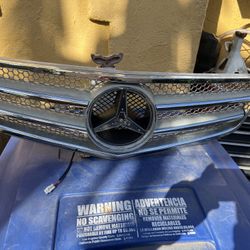 Mercedez Benz C(contact info removed). Grill With Emblema Light 