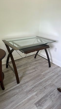 1 desk 1 table 1 chair
