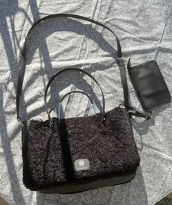 House of Harlow 1960 Black Sherpa Crossbody and shoulder  display picture 3