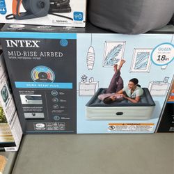 New INTEX Mid Rise Air Bed with Internal Pump 18 in