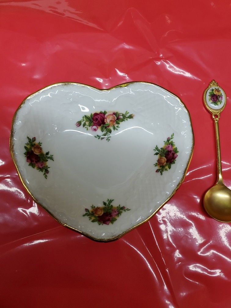 China dish & matching spoon