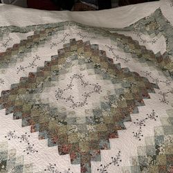 Laurel & Mayfair Alexis bedspread