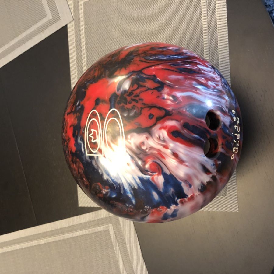 5 Assorted bowling balls. Hammer black widow legend 14 lb, Columbia 300 freeze hybrid 14 lb, storm hyroad solid 13lb, linds laser 11lb, Brunswick tz