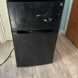 Mini fridge 