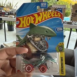Hot Wheels 2025 Case M Shark Bite Regular Treasure Hunt