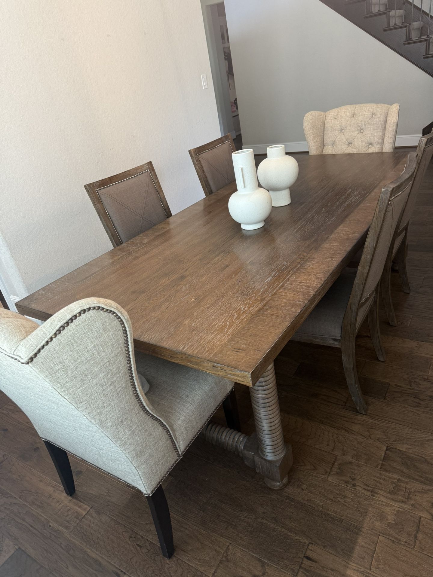 Dining table - Bassett