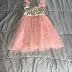 Little Girls Peach Gold Sequin Tulle Dress. Couple sequins missing on rear. This charming dress features a shimmering gold top with a delicate peach t