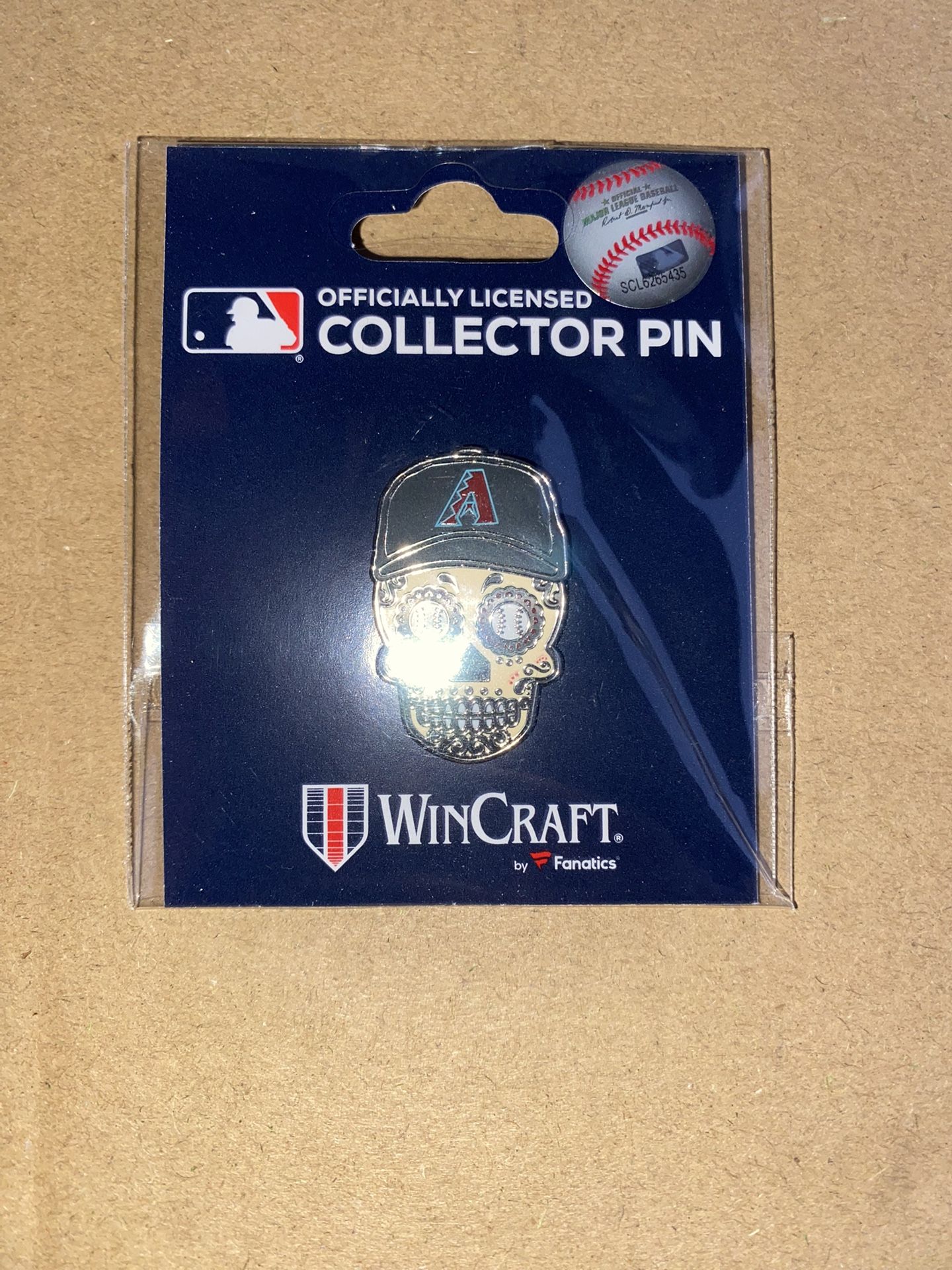 Officially Licensed Arizona Diamondbacks Collector Pin by WinCraft, featuring a sugar skull design. Product: Arizona Diamondbacks Sugar Sk