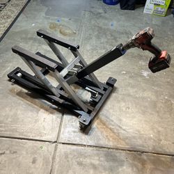 Harley Davidson Jack /stand  You Can Take Handle Off And Use A Drill Or Crank It By Hand 