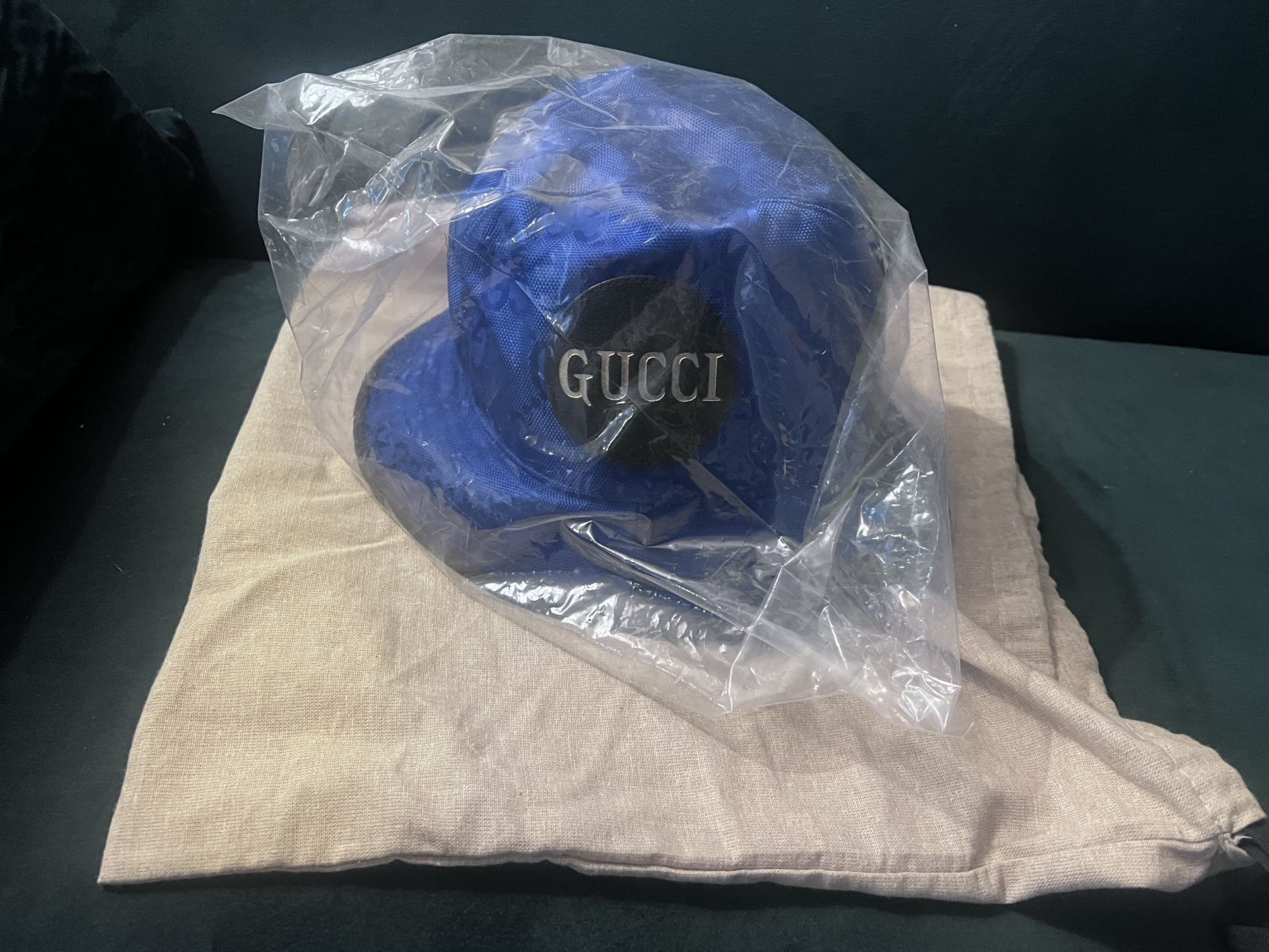 Gucci bucket hat 