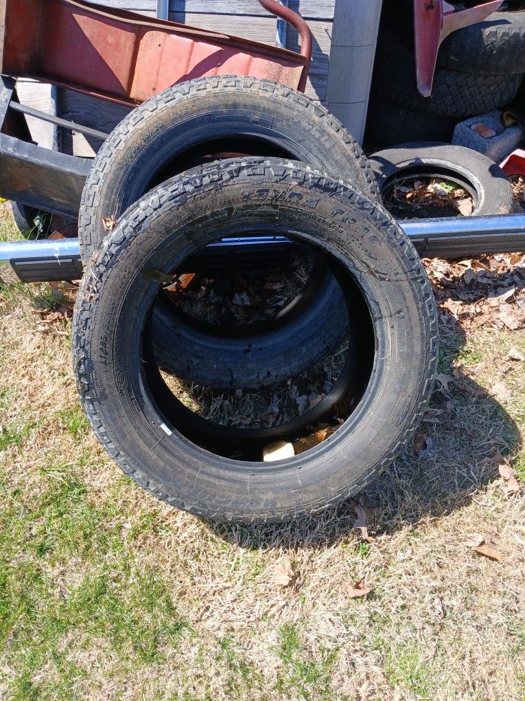 285/55r20 Tires. $20 For Both