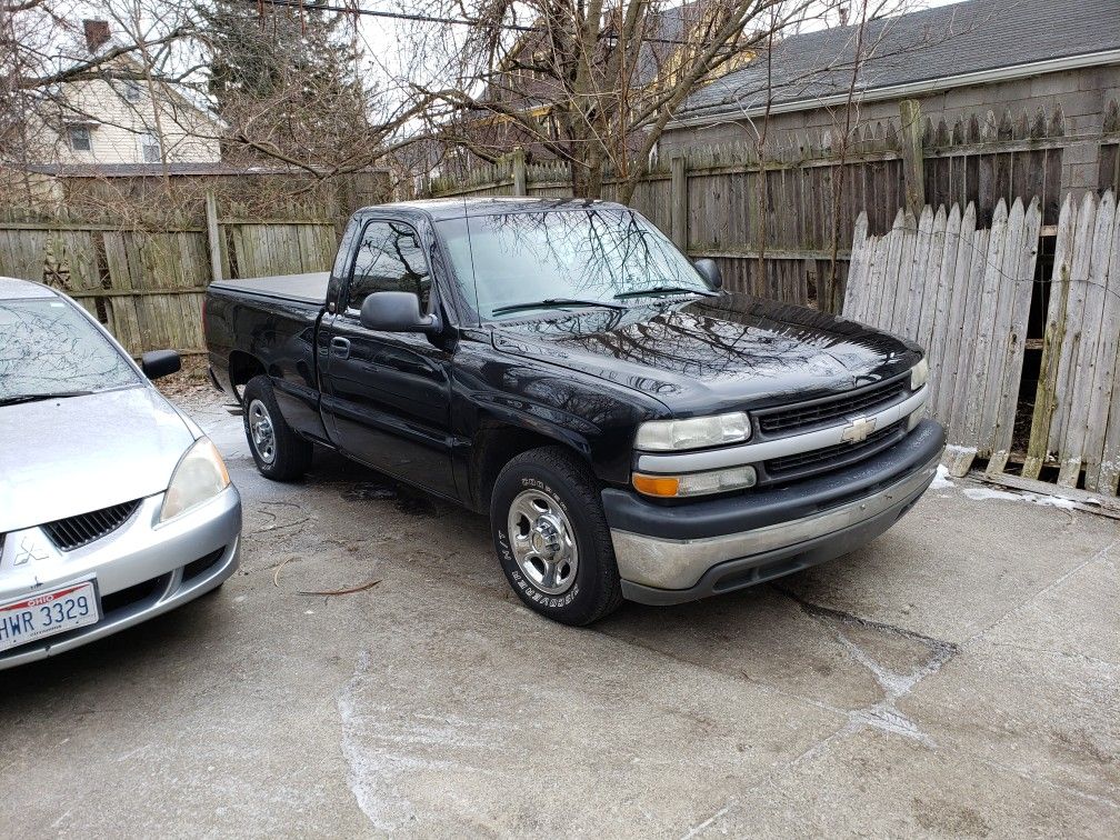Cleveland ohio {contact info removed} Chevy c10 2001 270,000 v8 4.8