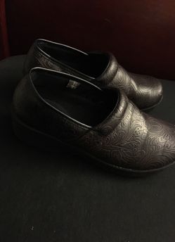 Nursing clogs size 6
