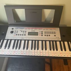 Yamaha YPT-260 61 Key Portable Keyboard with Power Adapter